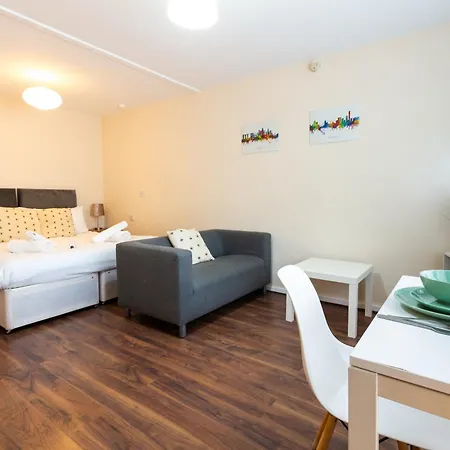 Cosy Stretford Studios In A Prime Location Mánchester Exterior foto