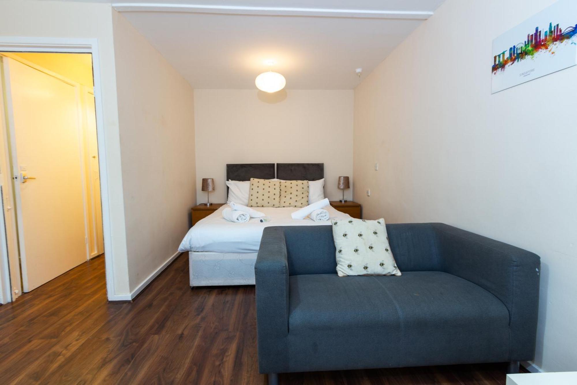 Cosy Stretford In A Prime Location *