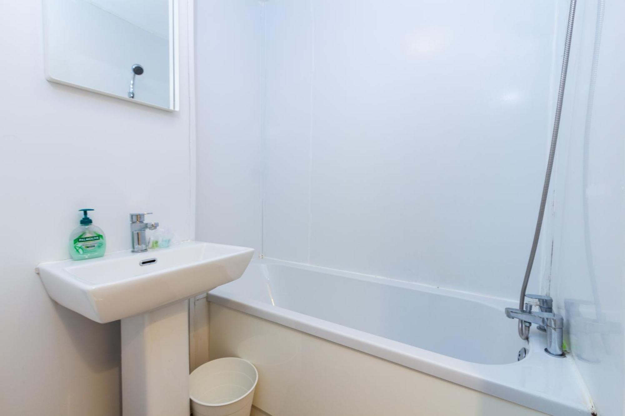 Cosy Stretford In A Prime Location * Manchester