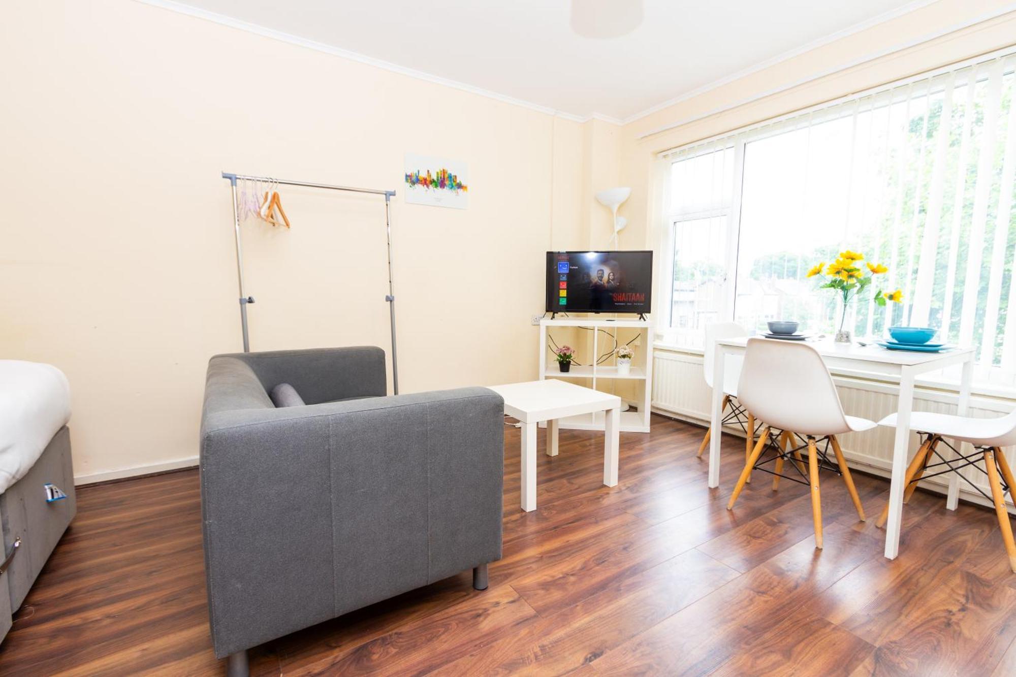 Cosy Stretford In A Prime Location Apartment